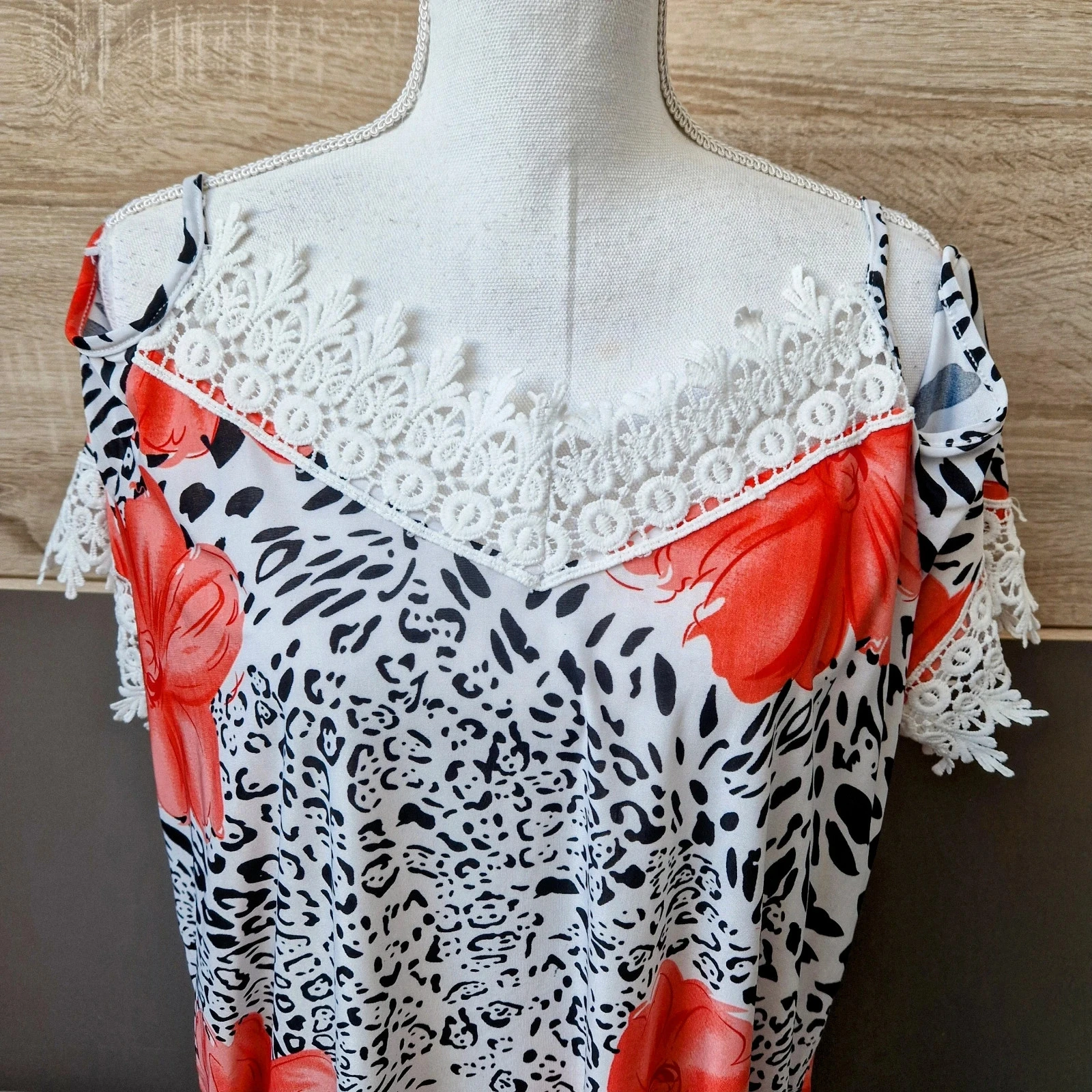 Flowy blouse with bare shoulders – photo 3